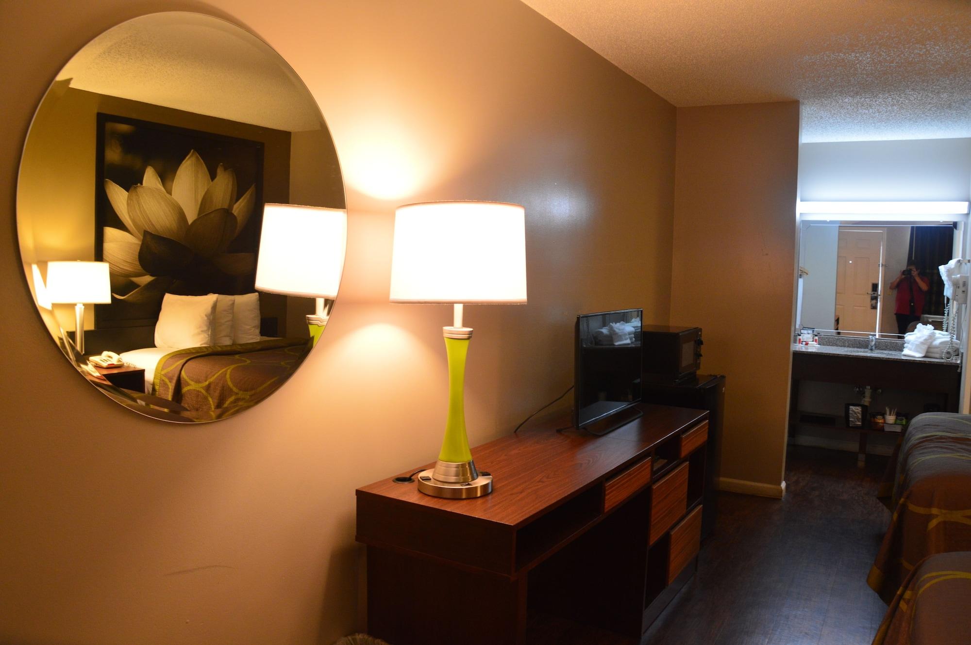 Super 8 By Wyndham Madison Hotel Exterior photo